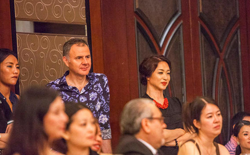 ���Ǳ���ǰ��������Ƭ,����ǰ�޿ϲ���ͼƬ�ع�