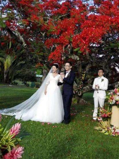 ����Ů��������½����Ƭ,�������Ӻ���Ϊ�μ�½�������˼�������