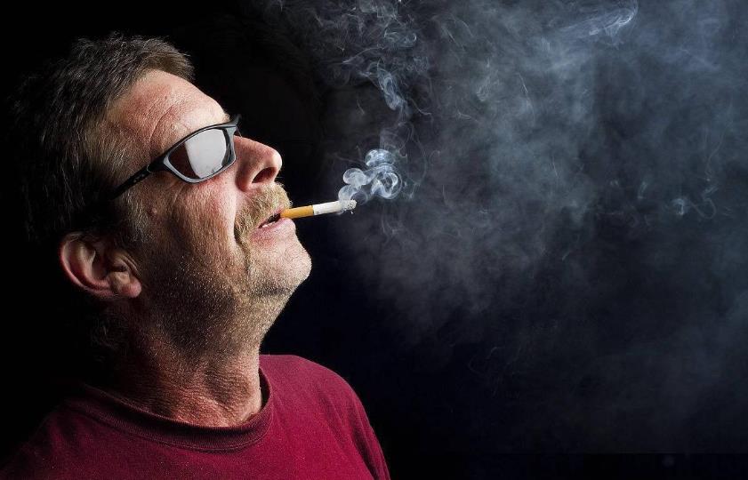 能戒烟的男人有多可怕？这样的自控力和意志力难以想象